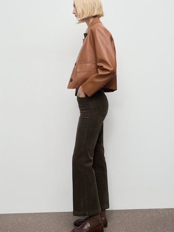 MANGO Flared Jeans in Rood