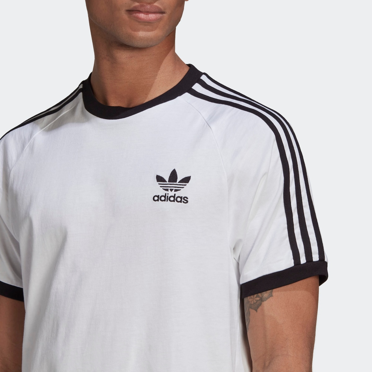 ADIDAS ORIGINALS Tricou pe negru / alb | ABOUT YOU
