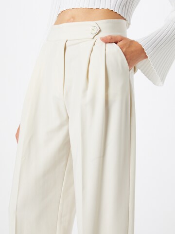 IMPERIAL Regular Панталон с ръб в бяло