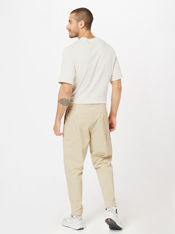 Effilé Pantalon cargo Nike Sportswear en marron