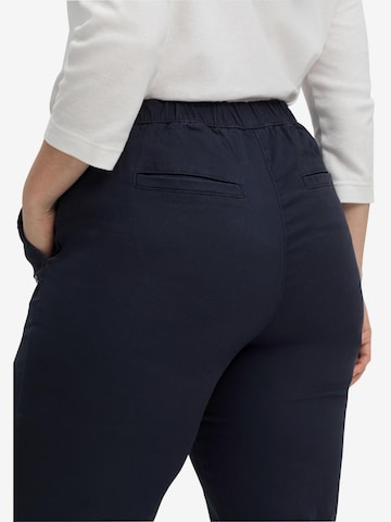 SHEEGO - Slimfit Pantalón chino en azul