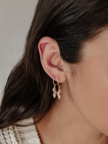 Hey Happiness Earrings 'Cluster Huggie' in Gold