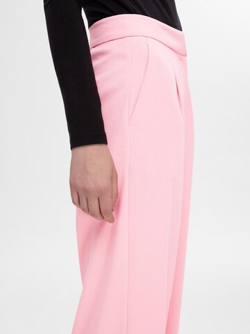 SELECTED FEMME Wide leg Παντελόνι με τσάκιση 'TINNI' σε ροζ