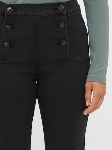 Only Petite Flared Jeans 'ONLRain' i svart