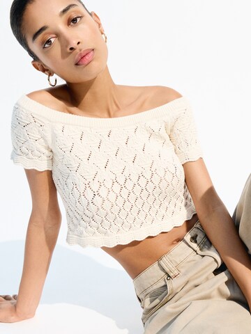 Pullover di Bershka in beige: frontale