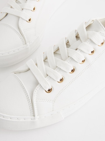 Sneaker low de la Next pe alb