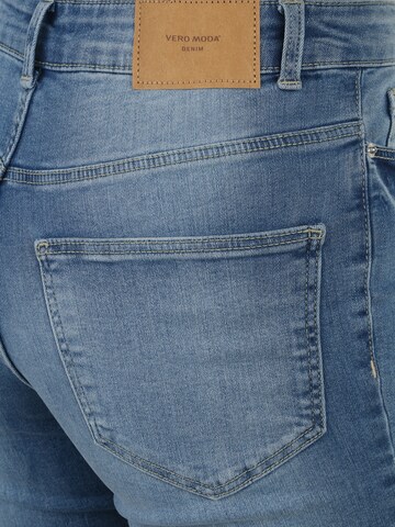 Vero Moda Petite Flared Jeans 'SIGA' in Blauw