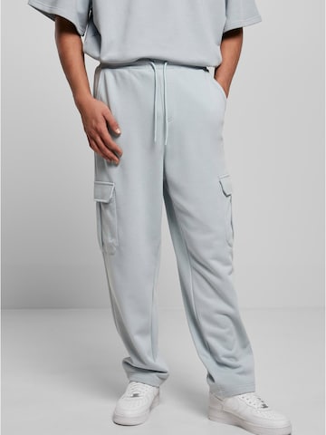 Urban Classics Loose fit Cargo Pants in Blue: front