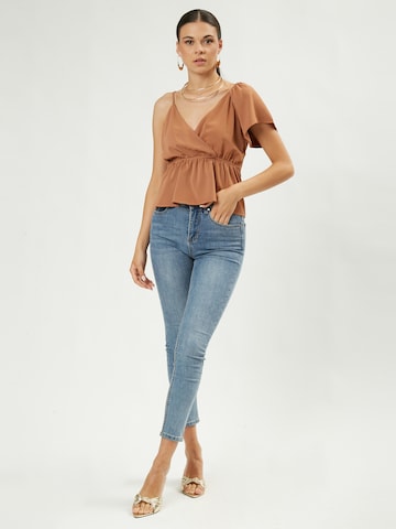 Influencer Top in Braun