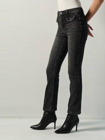 Coupe slim Jean KOROSHI en noir