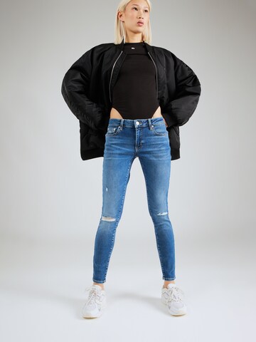 Tommy Jeans Skinny Farkut 'SOPHIE' värissä sininen