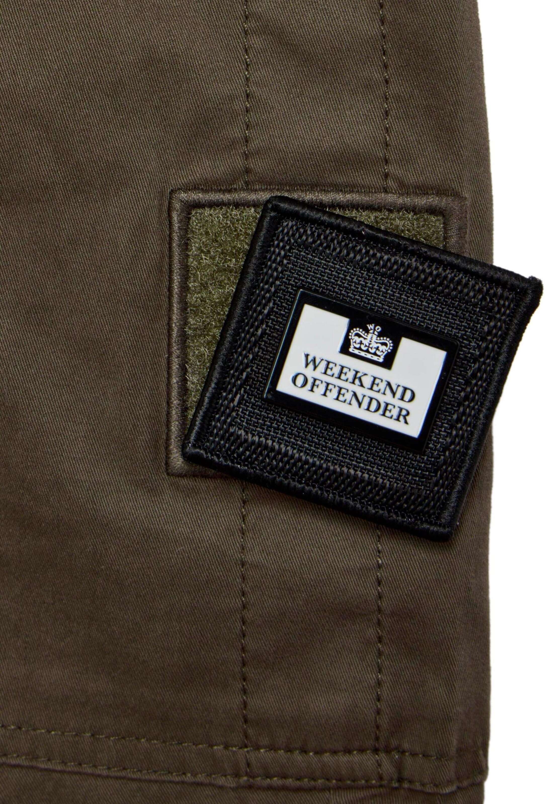 Weekend Offender Tapered Hose 'Bordeta' in Grün