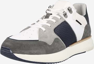 Baskets basses BULLBOXER en gris : devant