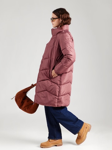Vero Moda Curve - Abrigo de invierno 'VMCligario' en marrón