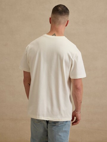 DAN FOX APPAREL Μπλουζάκι 'Arthur' σε λευκό