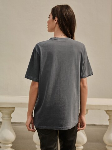 Next Póló 'No Peeking Kendra Dandy' - szürke