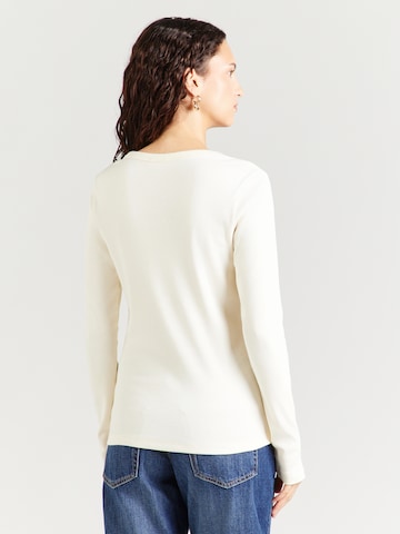 Tricou de la s.Oliver pe alb