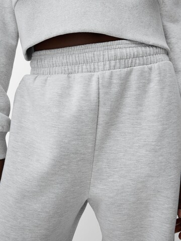 Tapered Pantaloni di Bershka in grigio