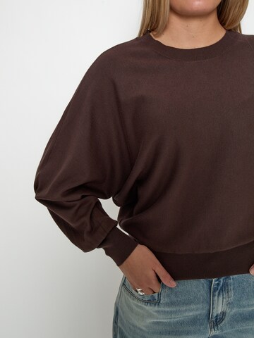 minus Sweater 'Dana' in Brown