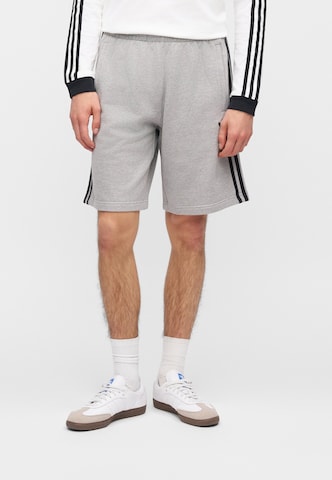 ADIDAS ORIGINALS Regular Broek '3-Stripes' in Grijs: voorkant