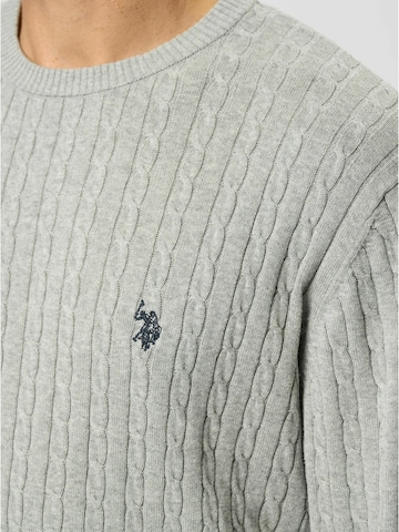 Pull-over 'Mads' U.S. POLO ASSN. en gris