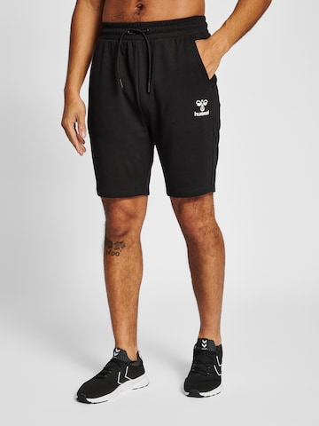 Hummel Regular Workout Pants in Black: front