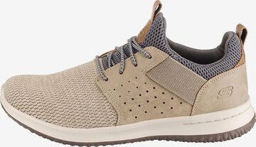 Baskets basses 'Deslon Camben' SKECHERS en beige