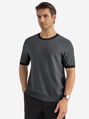 Pullover di Vantory in grigio