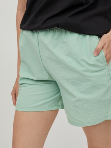 VILA Loosefit Shorts in Grün