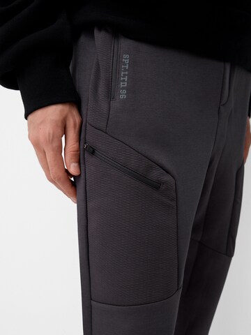 Bershka Tapered Bukser i grå