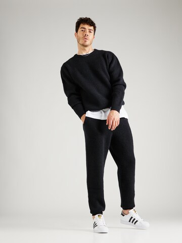 ABOUT YOU x Jaime Lorente Tapered Hose 'Taylan' in Schwarz