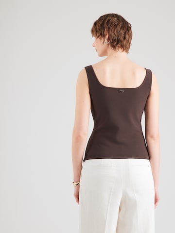 Top de la Calvin Klein pe maro