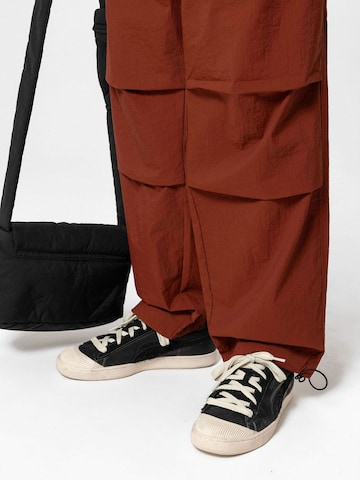VAMOS CLO Wide leg Cargobroek 'Copperas COVE' in Rood