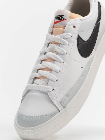 Chaussure de sport 'Blazer Lo'77' NIKE en blanc