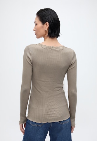 rosemunde Shirt in Bruin