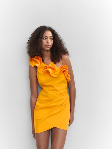 MANGO Koktejlové šaty 'Honey' – oranžová
