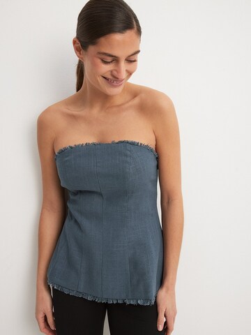 NA-KD Top in Grey: front