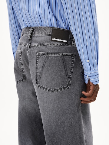 Loosefit Jean ARMEDANGELS en noir