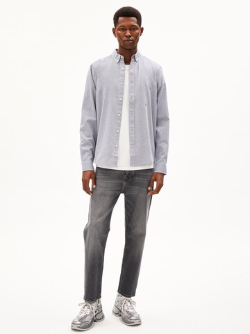 Coupe regular Chemise 'QUAASA' ARMEDANGELS en bleu