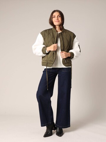 Veste mi-saison 'JAYLINA' Deeluxe en vert