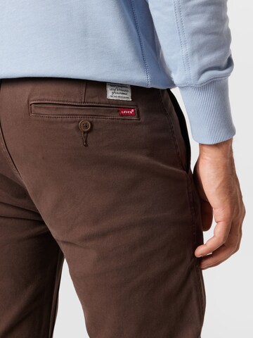 Coupe slim Pantalon chino 'XX Chino Slim Tapered' LEVI'S ® en marron
