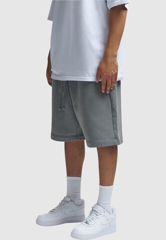 2Y Studios Loose fit Pants in Grey: front