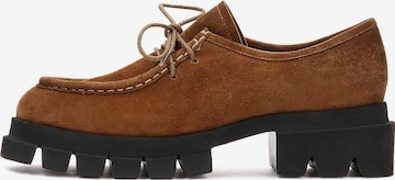 Chaussure à lacets Kazar en marron : devant
