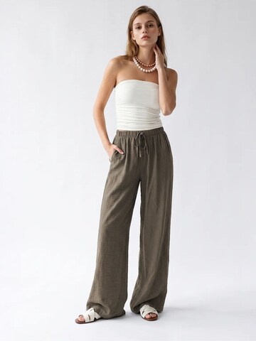 Wide leg Pantaloni de la MixRay pe verde