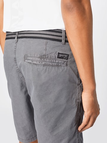 Regular Pantalon 'FAN' PROTEST en gris