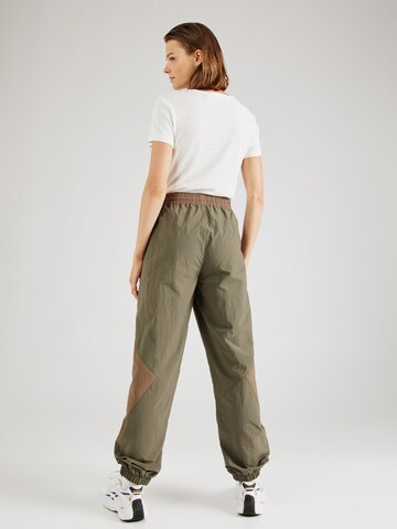 ReebokTapered Hlače - zelena boja