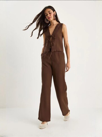 Completo pantalone di Bianco Lucci in marrone