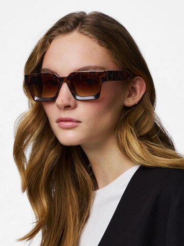 Lunettes de soleil 'PCKaren' PIECES en marron