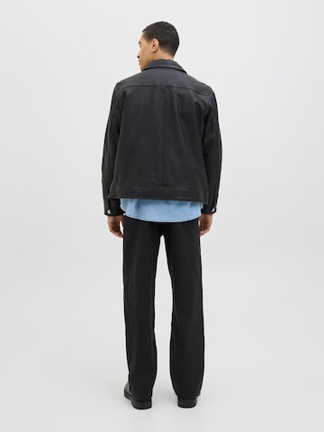Wide leg Pantaloni con piega frontale di JACK & JONES in nero