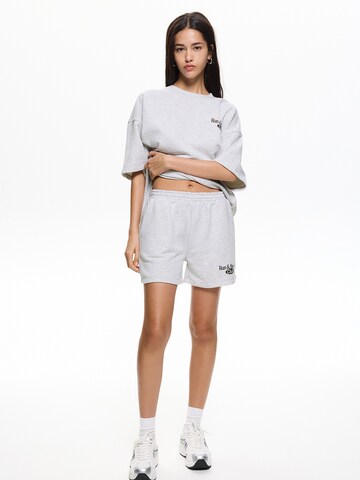 Regular Pantalon Pull&Bear en gris
